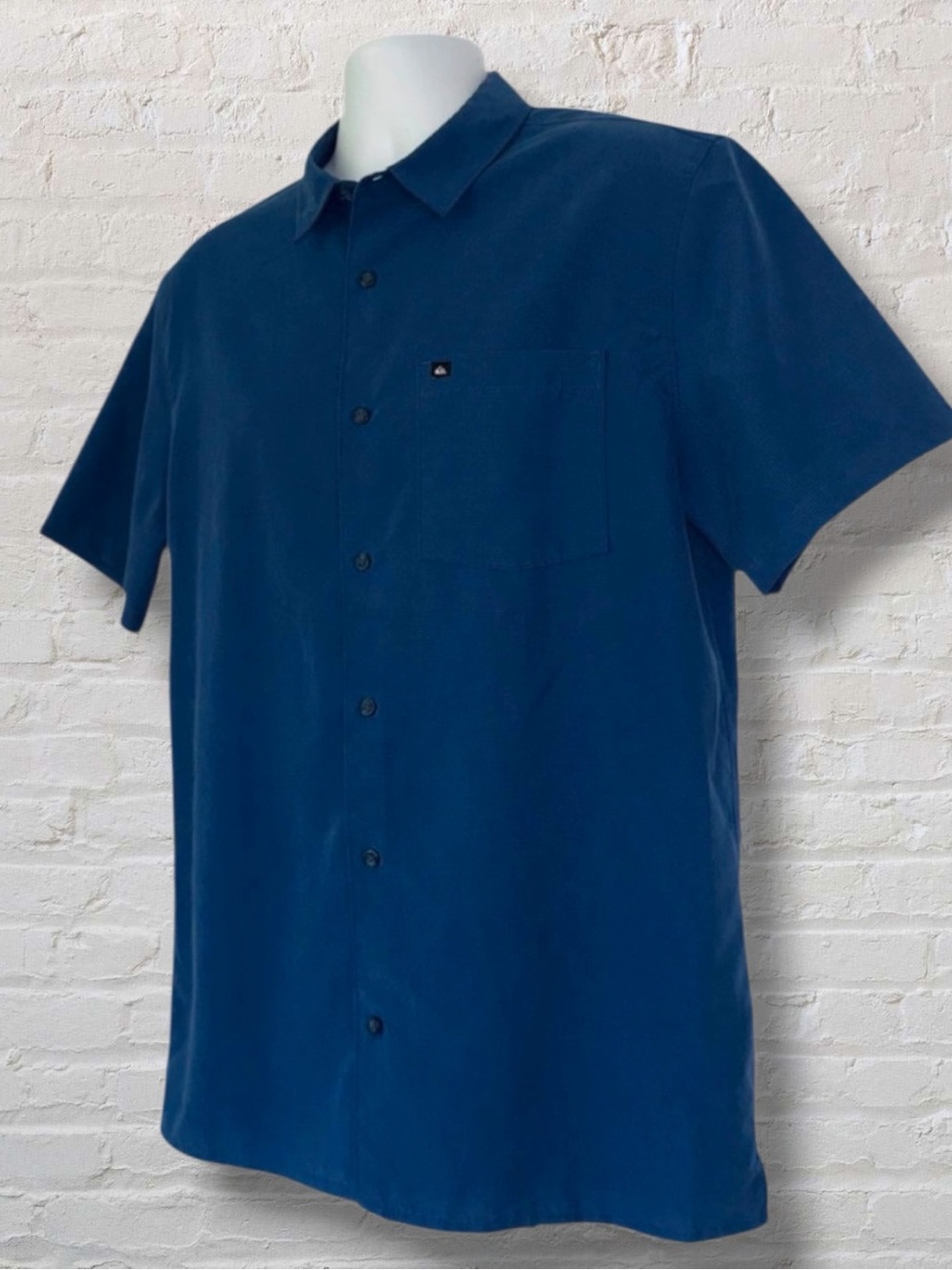 Quiksilver Men’s Short Sleeve Button-Up Shirt Blue Textured Regular Fit Size M
